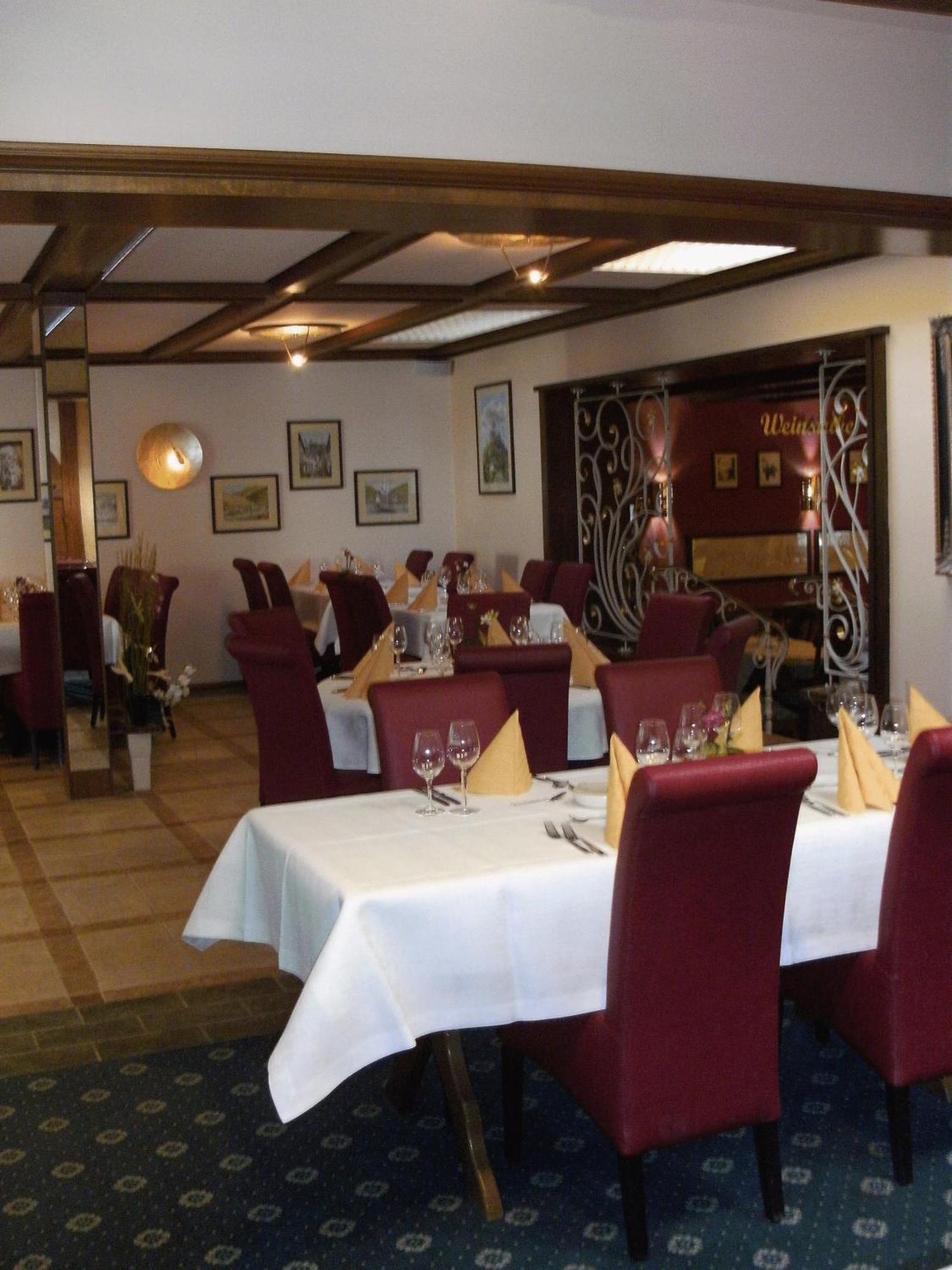 Weinhotel Hubertus Garni クロッテン エクステリア 写真