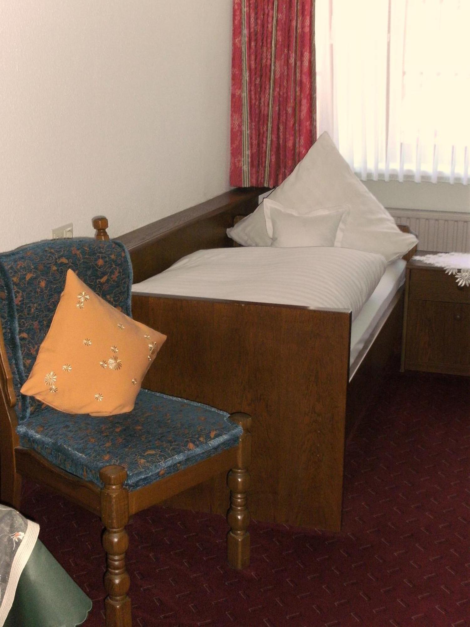 Weinhotel Hubertus Garni クロッテン エクステリア 写真