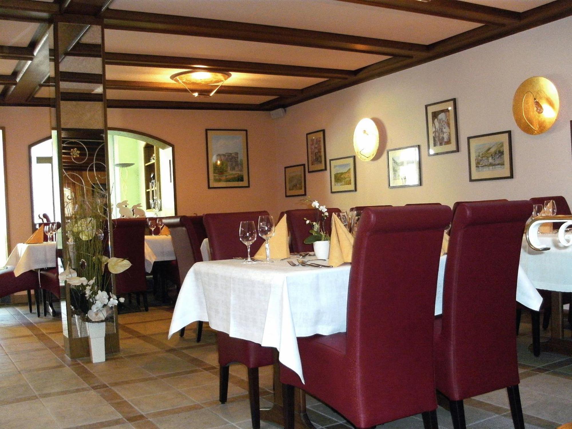 Weinhotel Hubertus Garni クロッテン エクステリア 写真