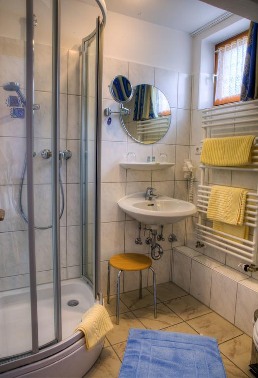 Weinhotel Hubertus Garni クロッテン エクステリア 写真